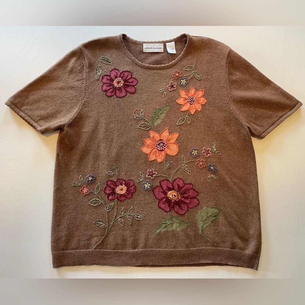 Pristine vintage Alfred Dunner Brown Floral Embroidered knit sweater size L